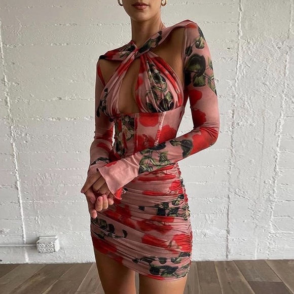 Dresses & Skirts - NEW Floral dress ❤️